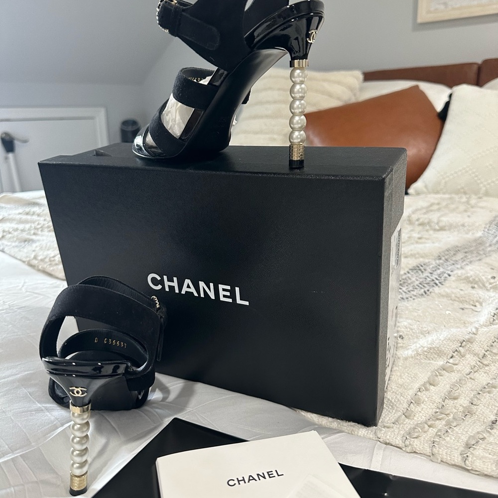 Authentic Discontinued & Rare Chanel Buckle Suede Upper Heels size 36.5 - Picture 7 of 8